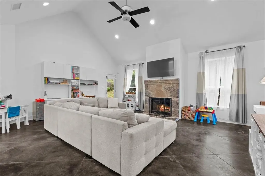 10304 Twin Lake Circle Dripping Springs TX 78620