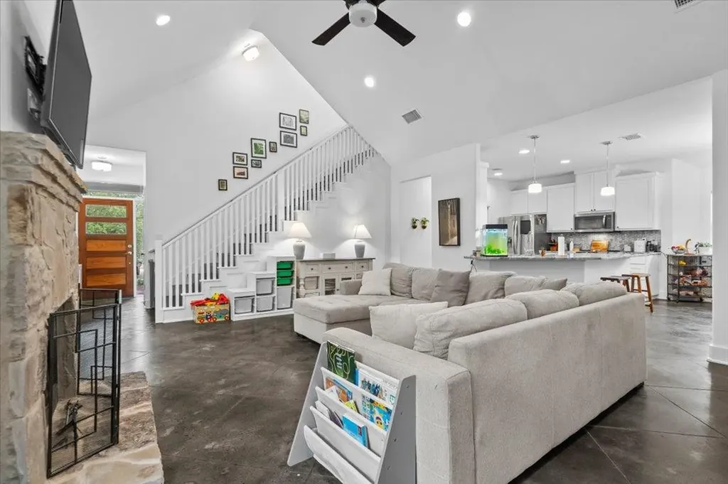 10304 Twin Lake Circle Dripping Springs TX 78620