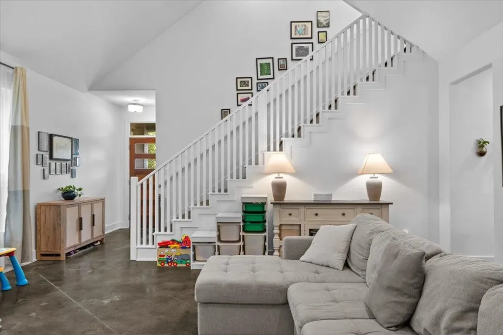 10304 Twin Lake Circle Dripping Springs TX 78620