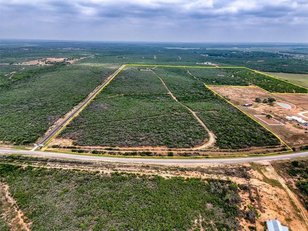 5394 Fm 2200 Road W Devine TX 78016