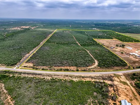 5394 Fm 2200 Road W Devine TX 78016
