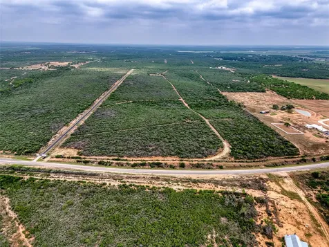 5394 Fm 2200 Road W Devine TX 78016