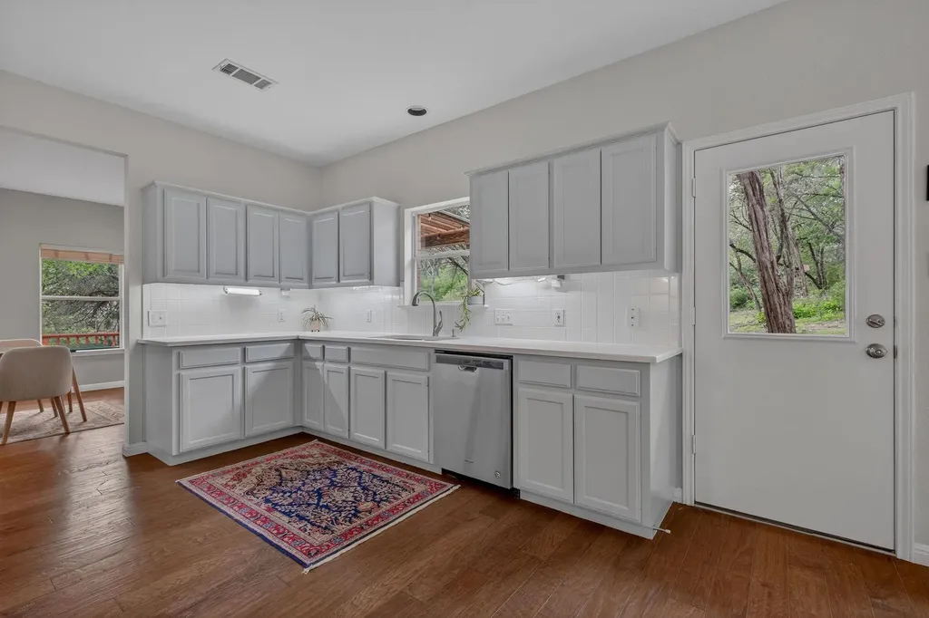 8910 Spicebrush Drive Austin TX 78759