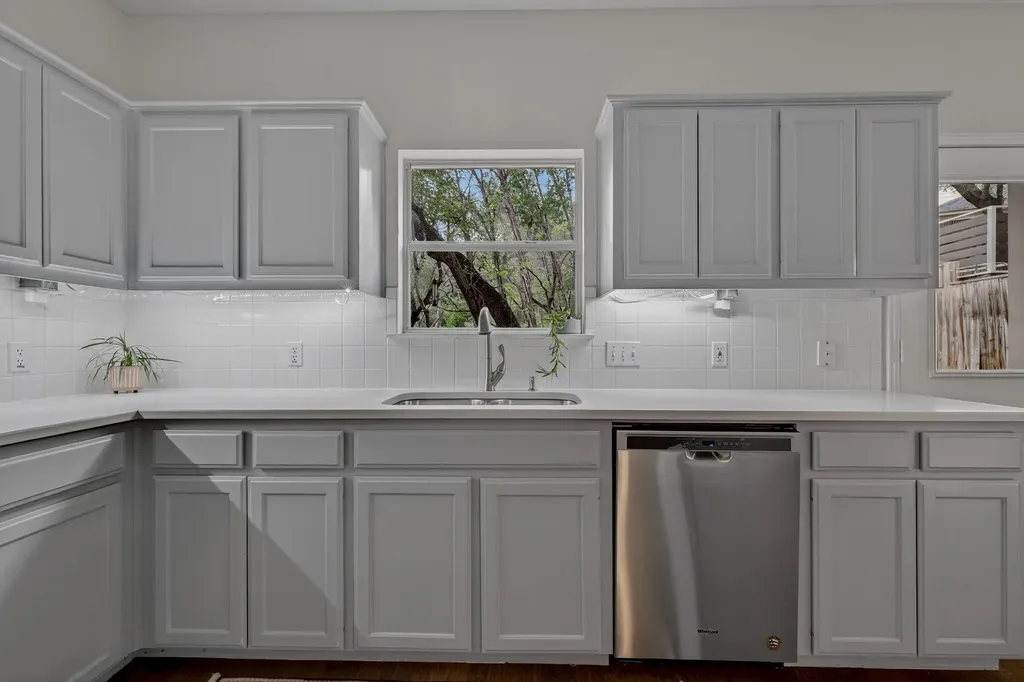 8910 Spicebrush Drive Austin TX 78759