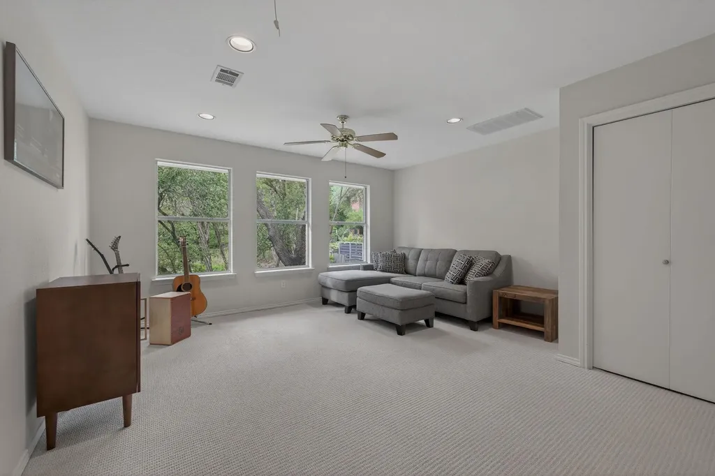 8910 Spicebrush Drive Austin TX 78759