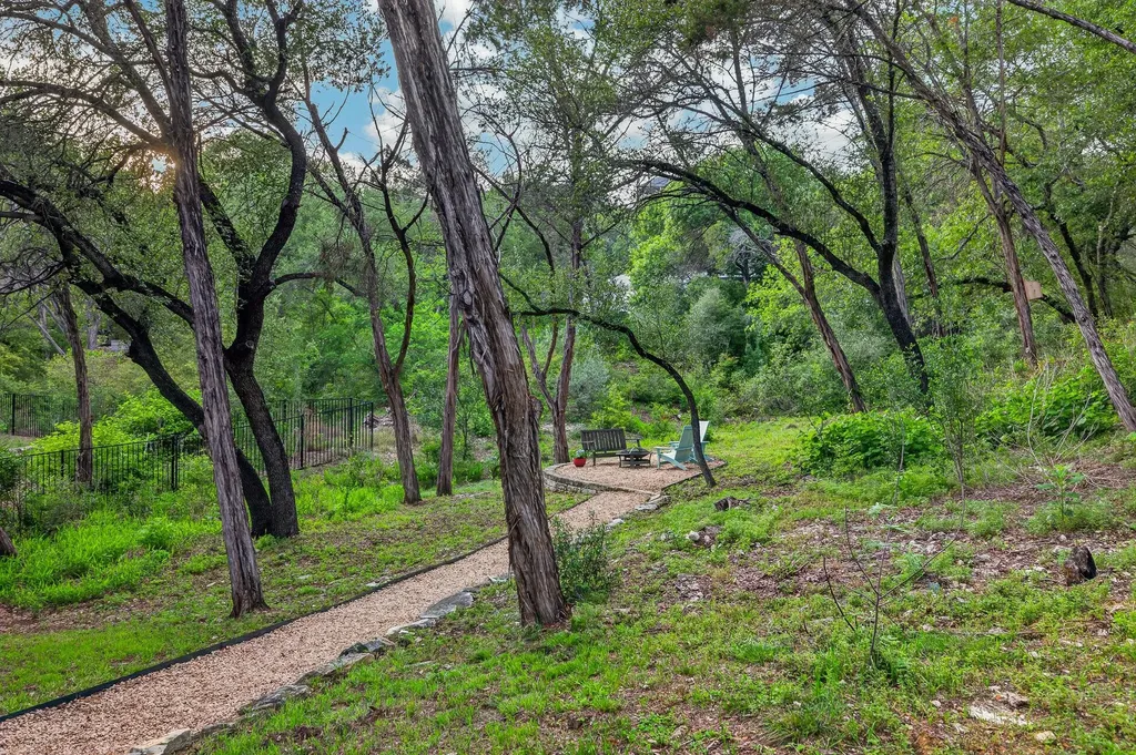 8910 Spicebrush Drive Austin TX 78759