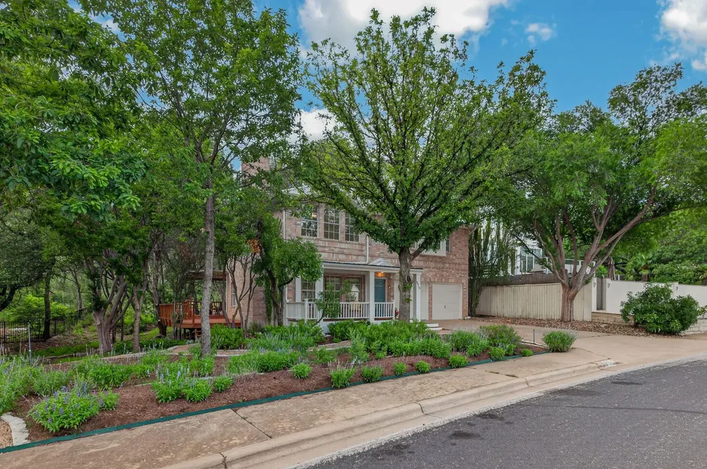 8910 Spicebrush Drive Austin TX 78759