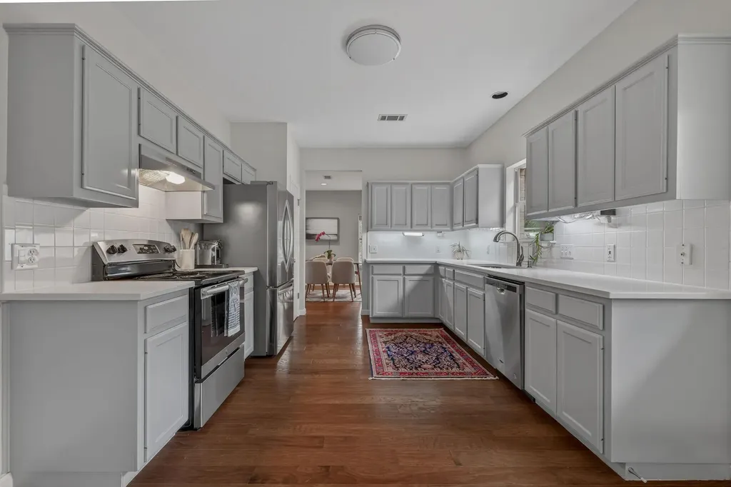 8910 Spicebrush Drive Austin TX 78759