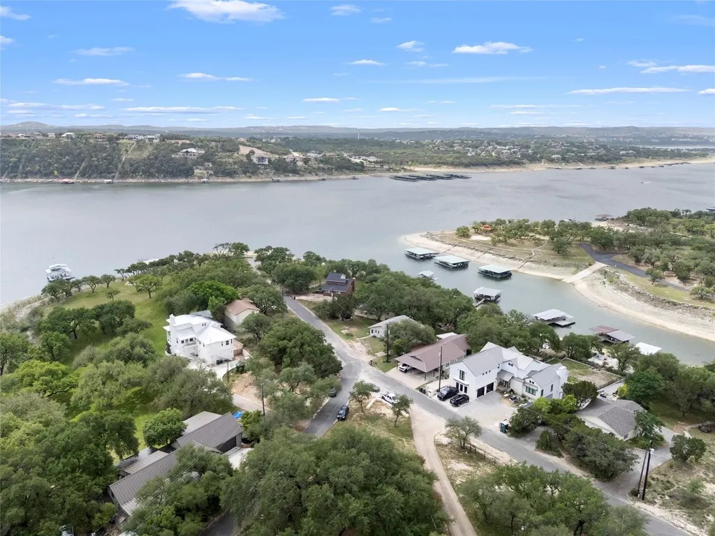 1131 Edgewater Drive Spicewood TX 78669