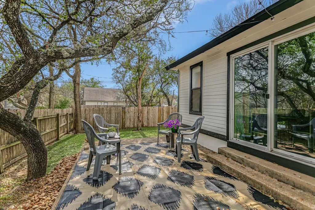 2605 Garrettson Drive Austin TX 78748