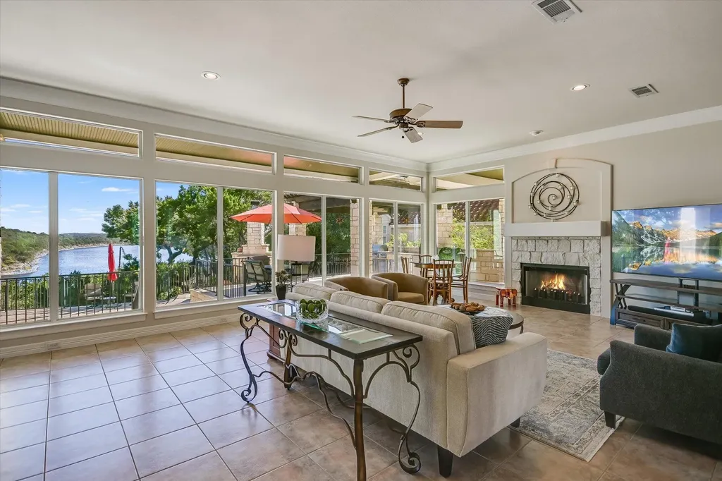 1817 Kingfisher Ridge Cove Lago Vista TX 78645