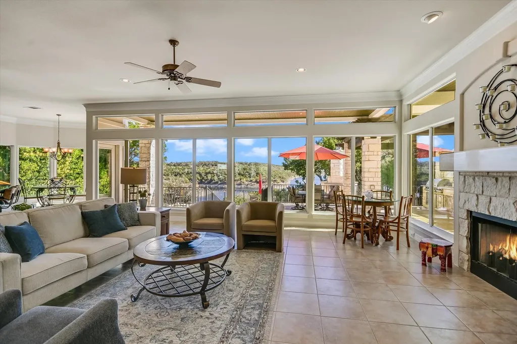 1817 Kingfisher Ridge Cove Lago Vista TX 78645