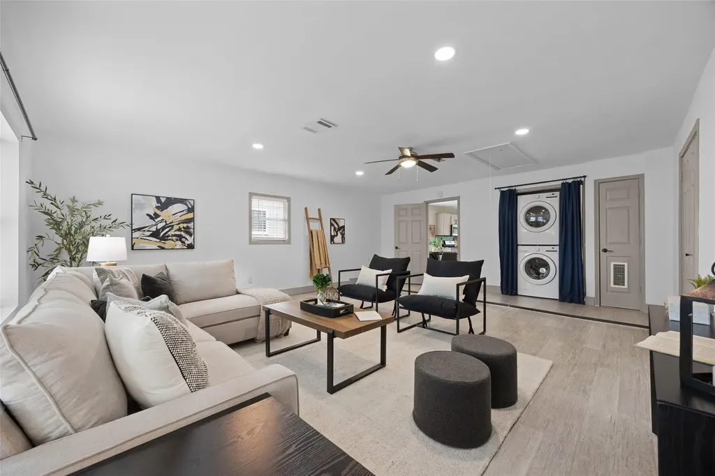 704 Buckingham Place Austin TX 78745