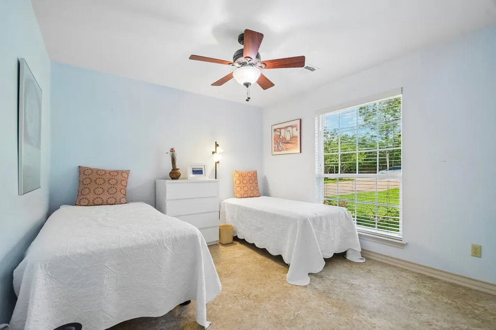 307 W 4th Street Elgin TX 78621