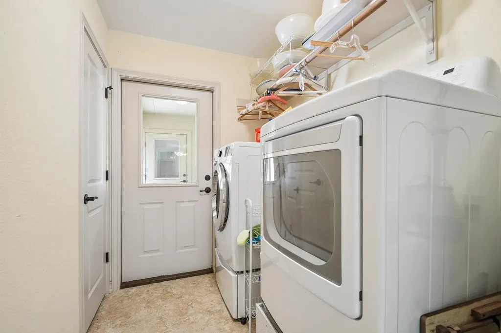 307 W 4th Street Elgin TX 78621