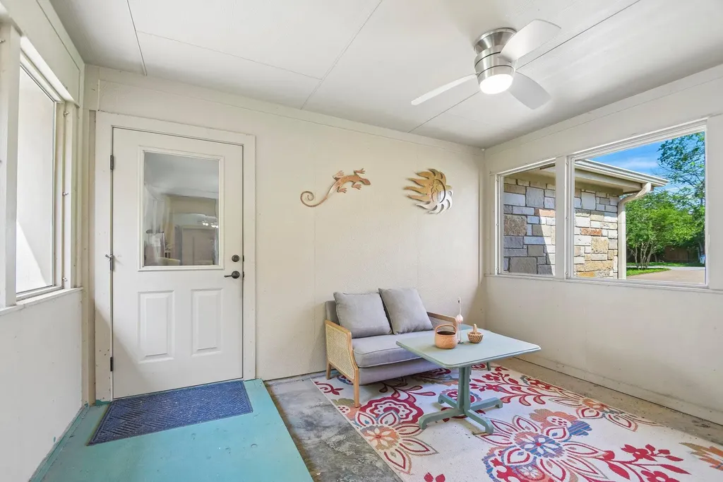 307 W 4th Street Elgin TX 78621