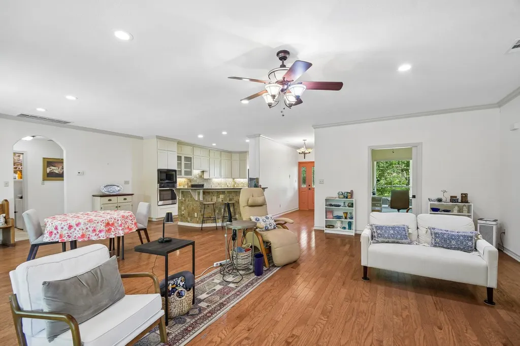 307 W 4th Street Elgin TX 78621