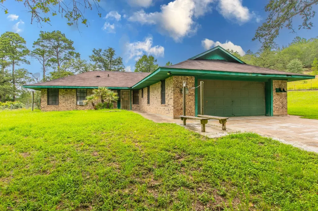 136 Redbird Lane Smithville TX 78957