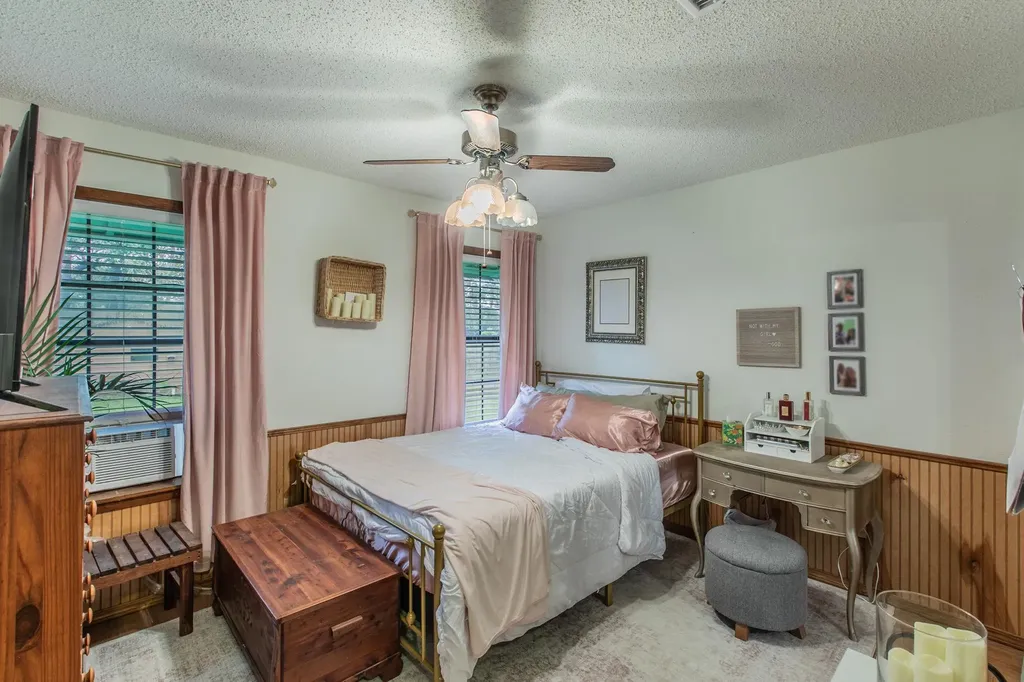 136 Redbird Lane Smithville TX 78957