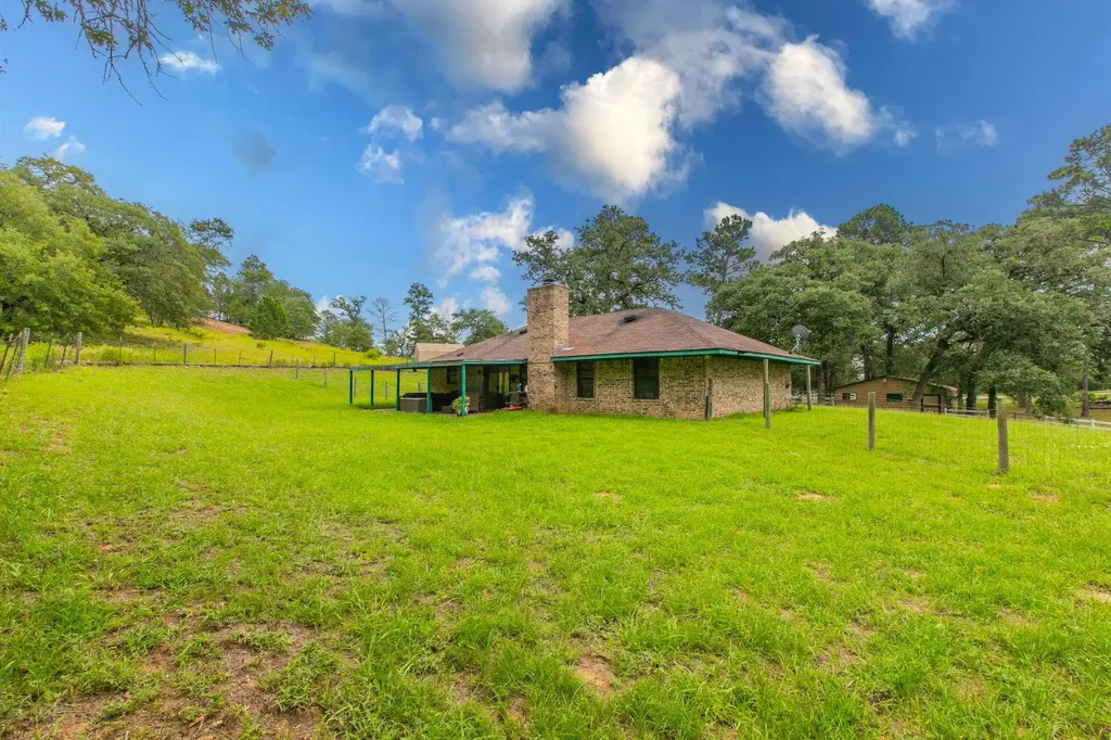 136 Redbird Lane Smithville TX 78957