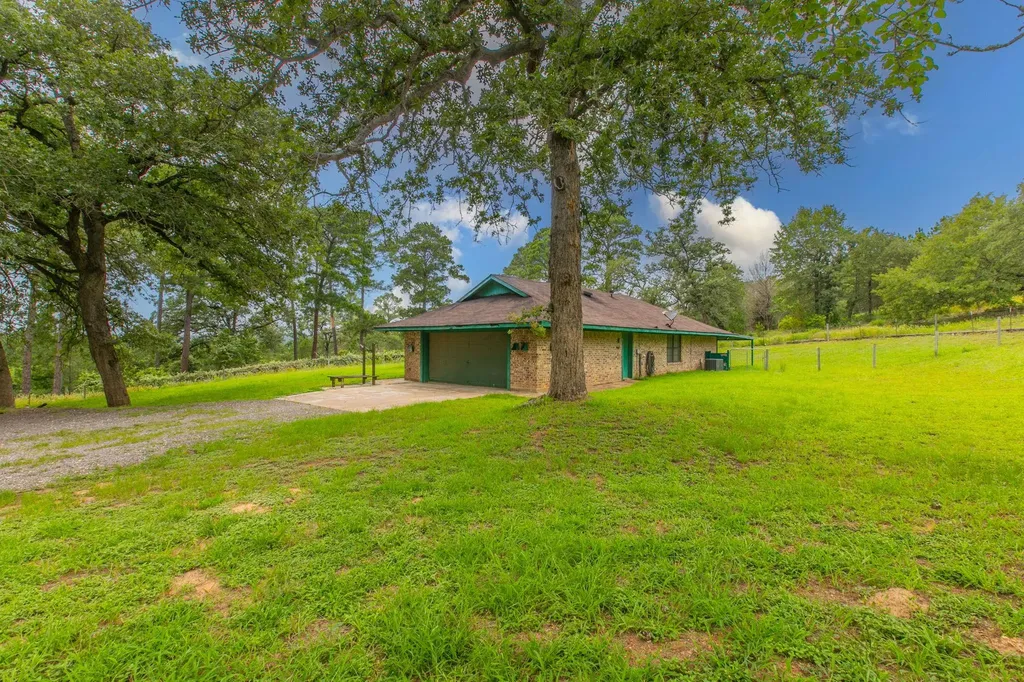 136 Redbird Lane Smithville TX 78957