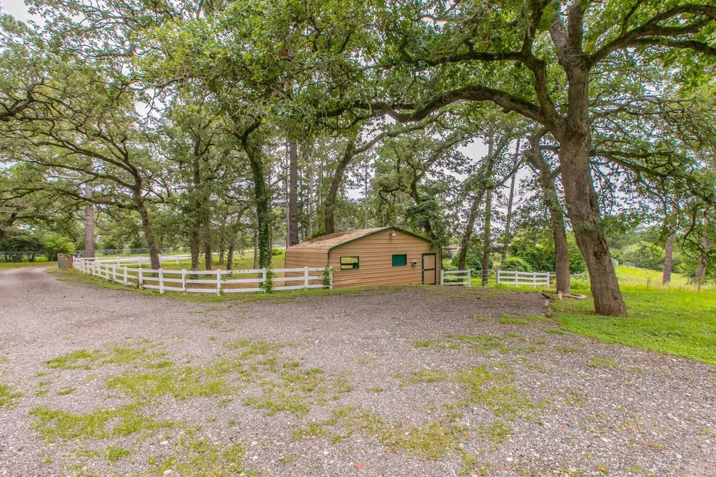 136 Redbird Lane Smithville TX 78957