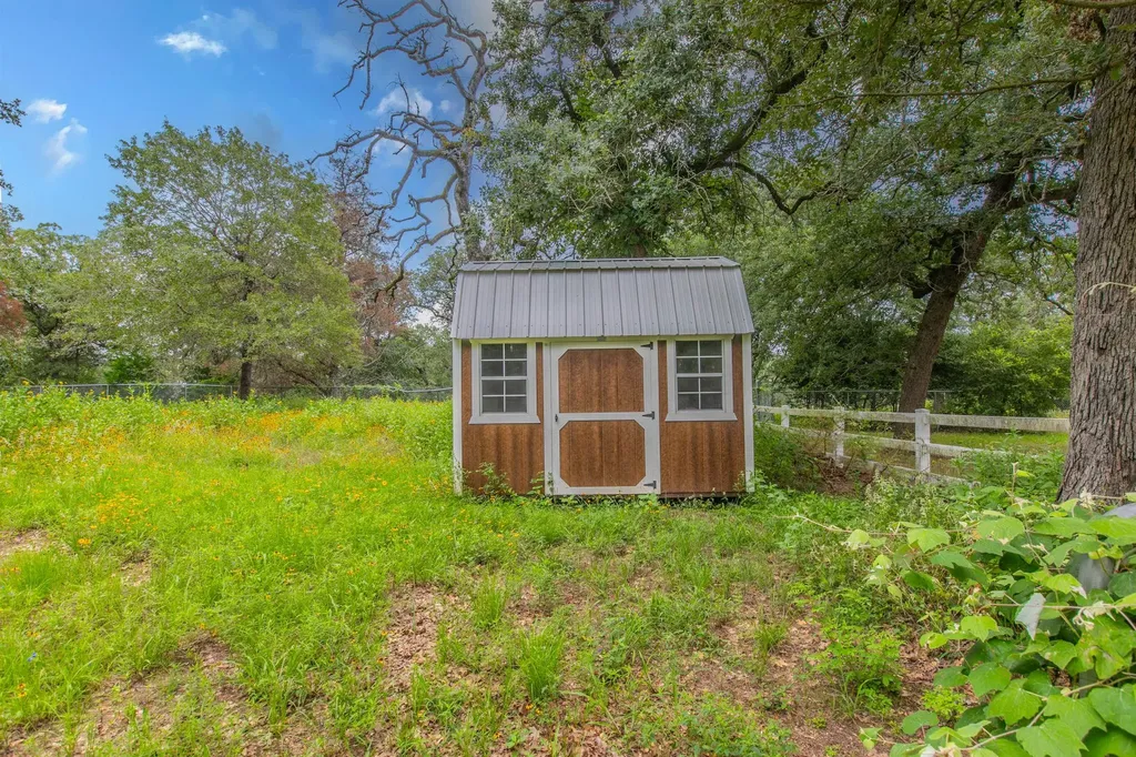 136 Redbird Lane Smithville TX 78957