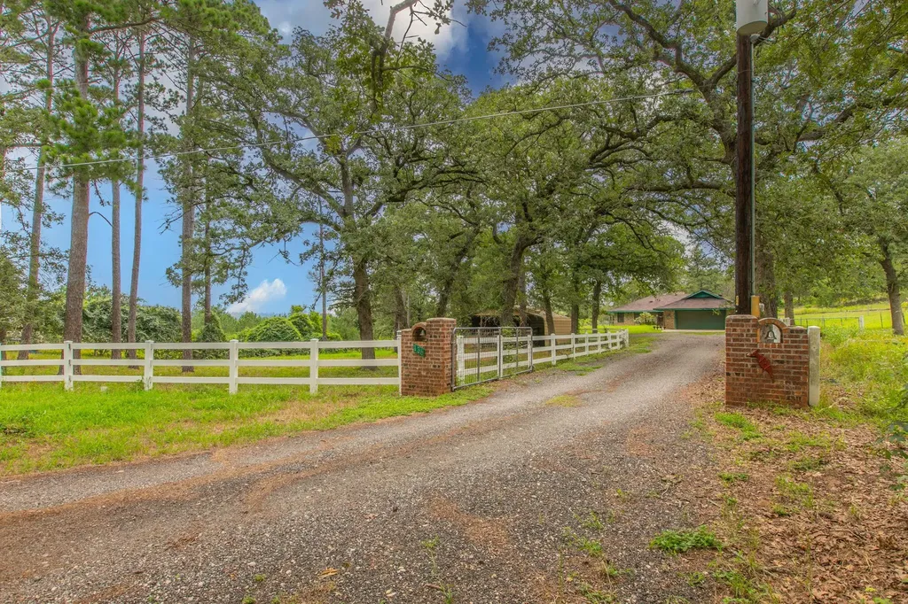 136 Redbird Lane Smithville TX 78957