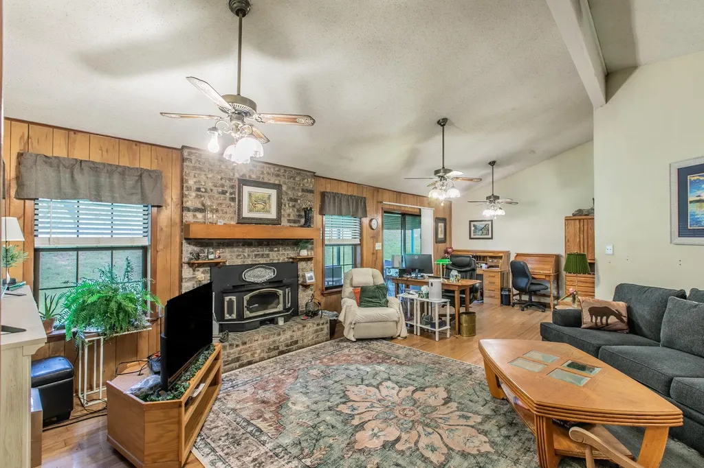 136 Redbird Lane Smithville TX 78957