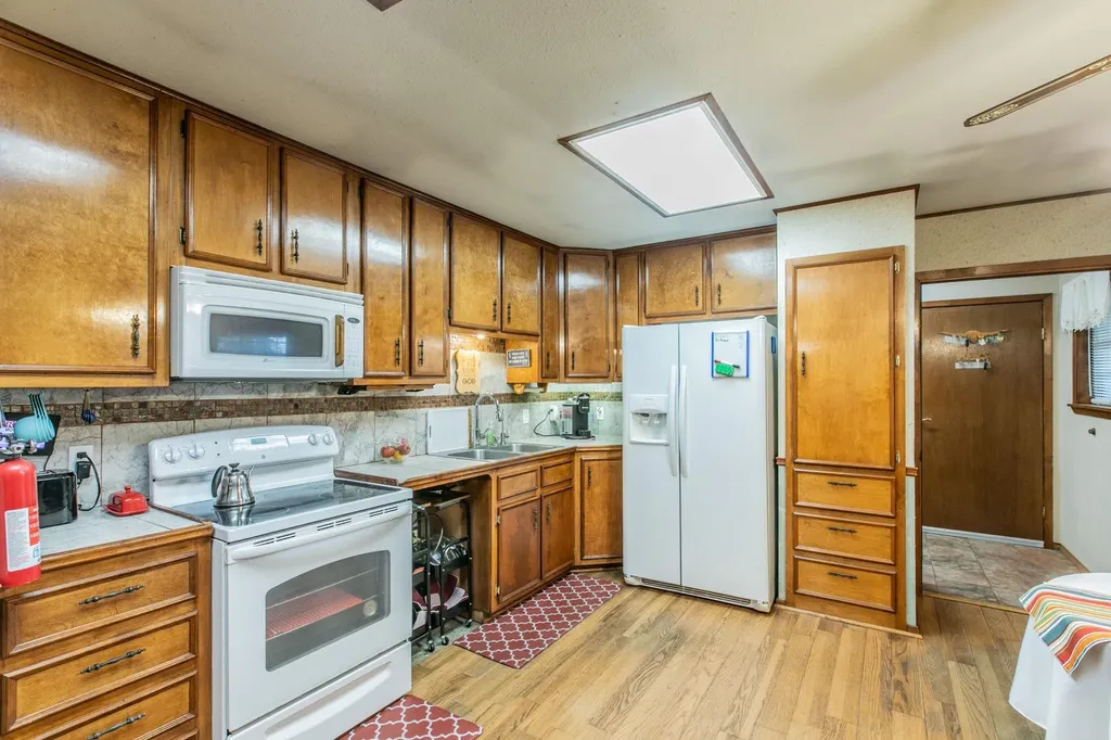 136 Redbird Lane Smithville TX 78957