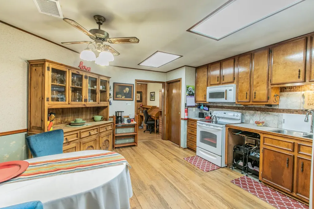 136 Redbird Lane Smithville TX 78957