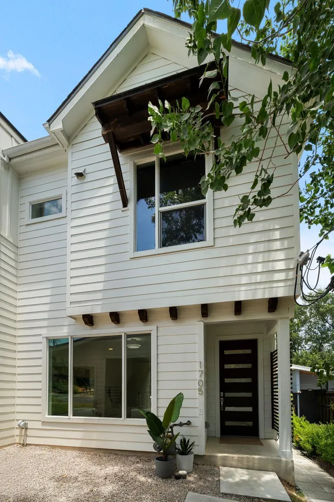 1705B Perez Street Austin TX 78721