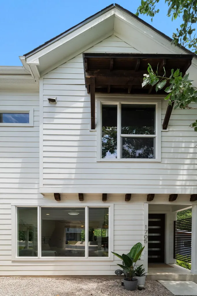 1705B Perez Street Austin TX 78721