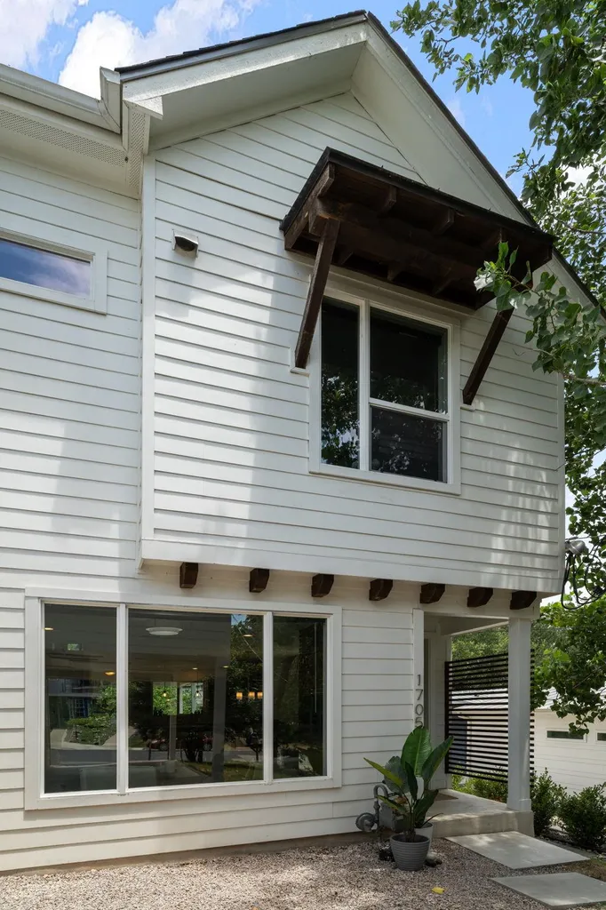 1705B Perez Street Austin TX 78721