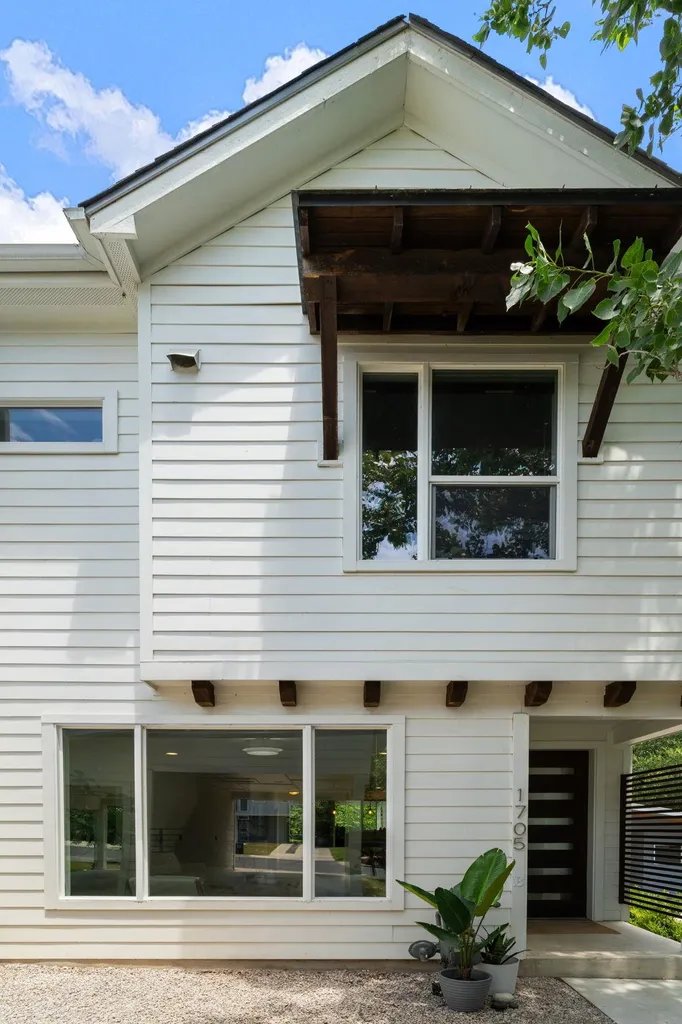 1705B Perez Street Austin TX 78721