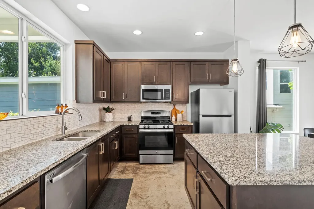 1705B Perez Street Austin TX 78721