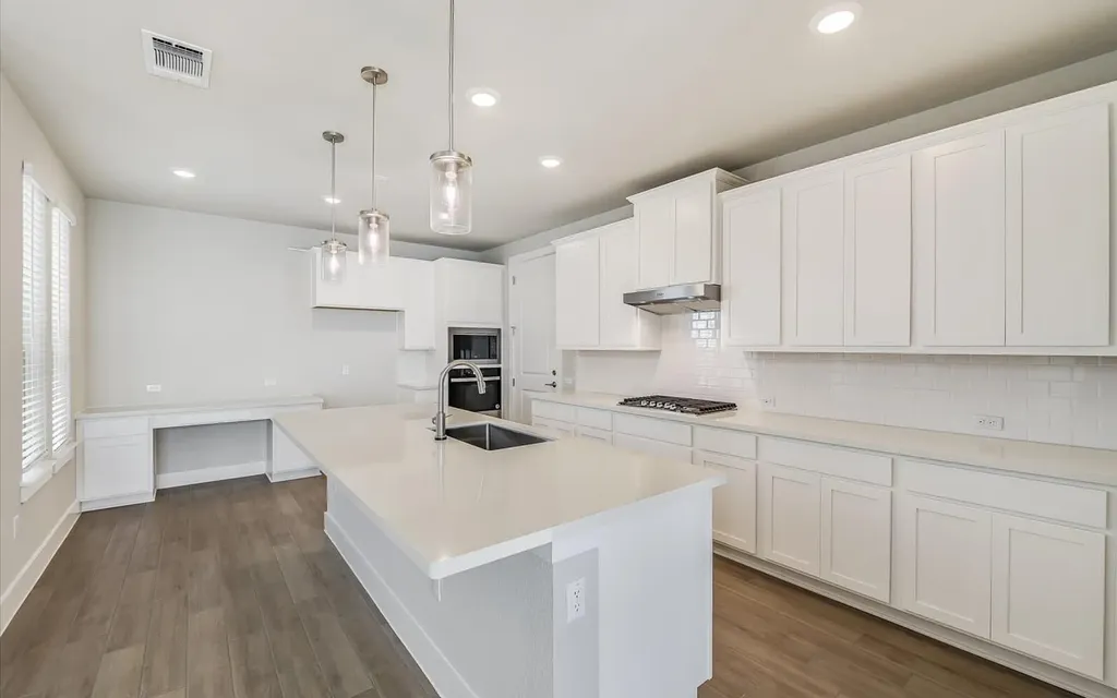 8822 Marmoset Way Austin TX 78744