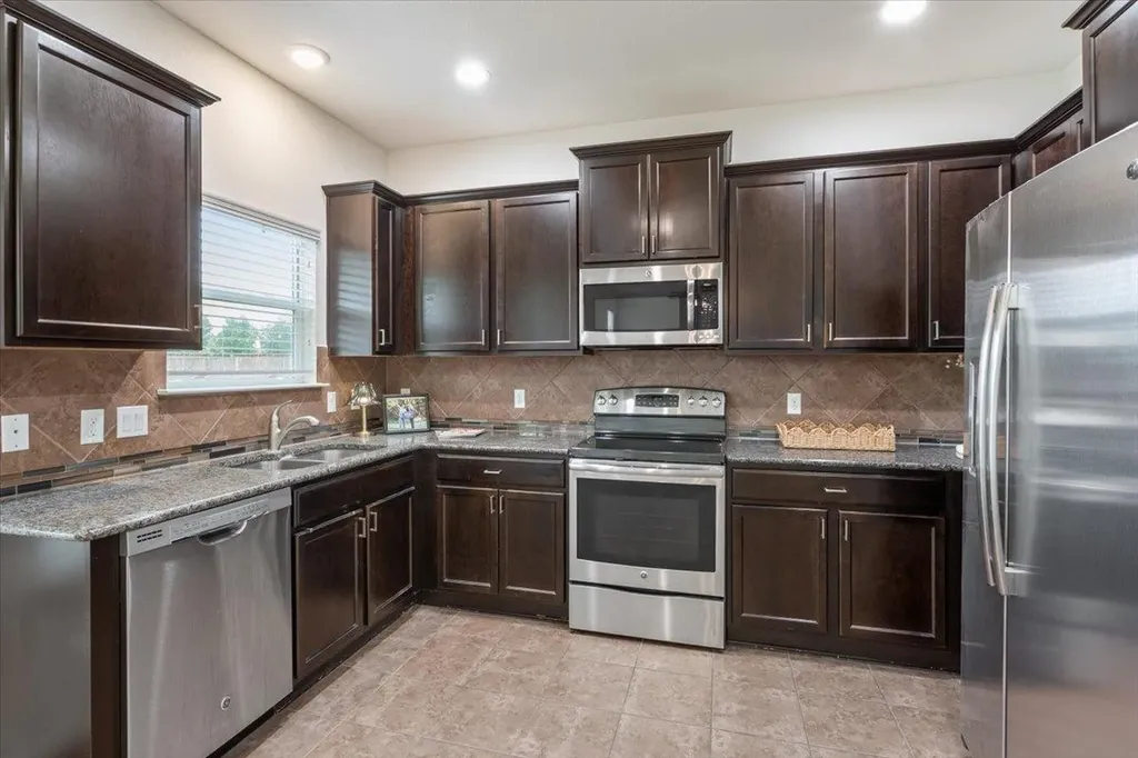 240 Foster Lane Jarrell TX 76537