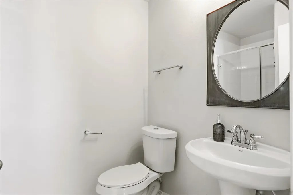486 Pond View Pass Buda TX 78610