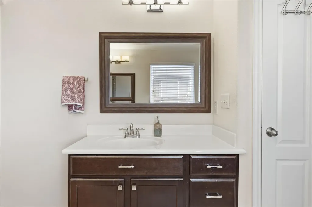 486 Pond View Pass Buda TX 78610