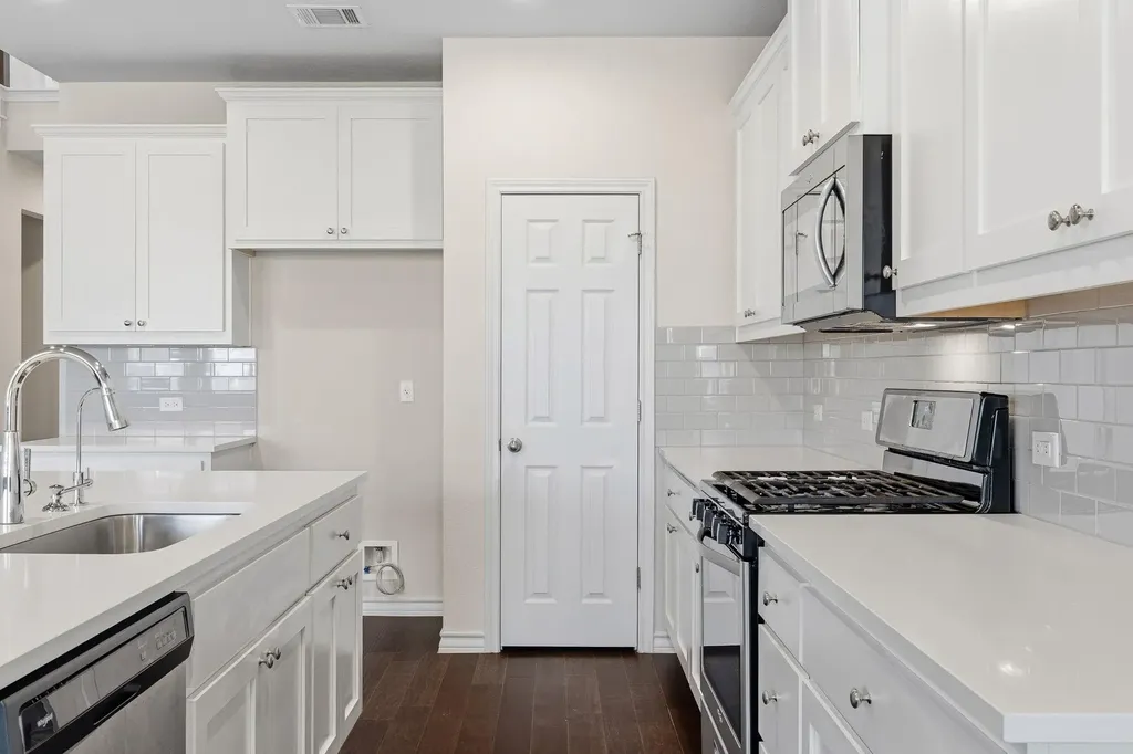 17228 Lathrop Avenue Pflugerville TX 78660