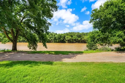 770 N River Road Lampasas TX 76550