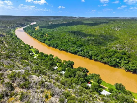 770 N River Road Lampasas TX 76550