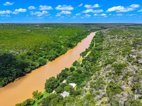 770 N River Road Lampasas TX 76550