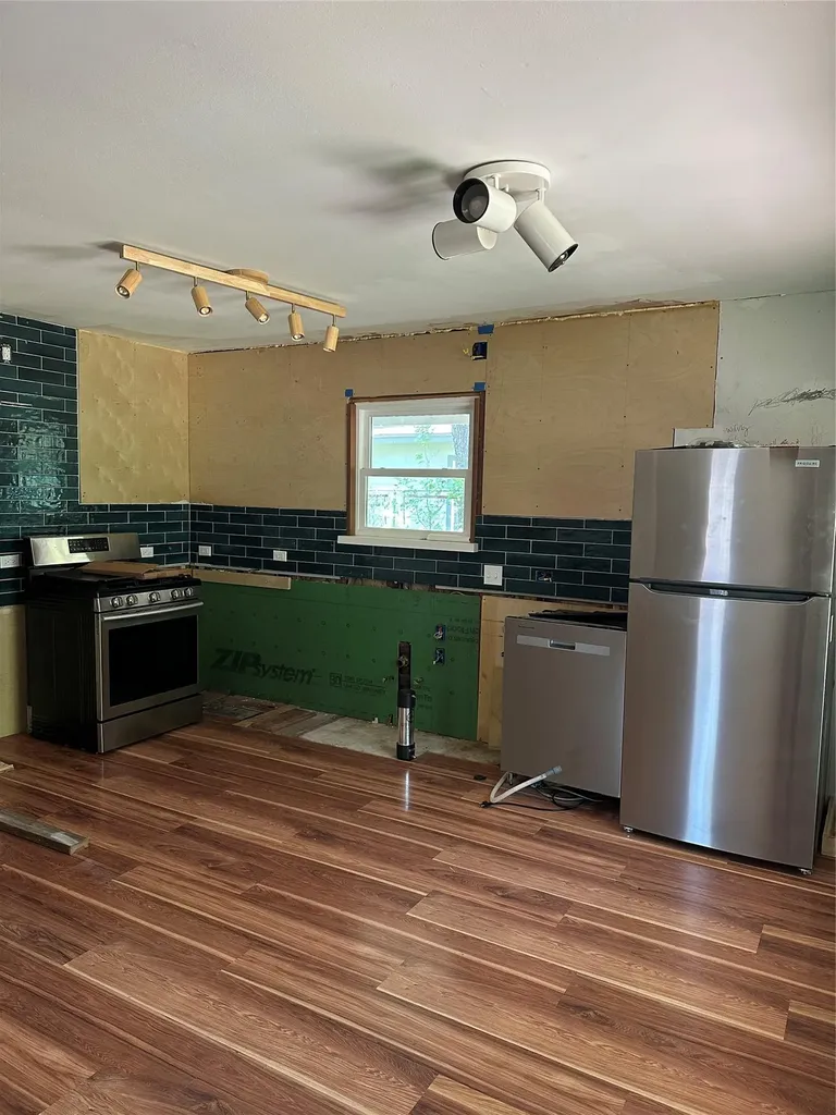 3303 Thompson Street Austin TX 78702