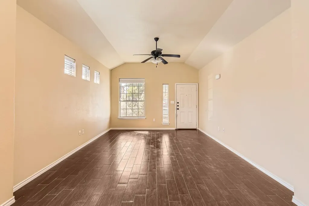 107 Creekside Villa Drive Kyle TX 78640