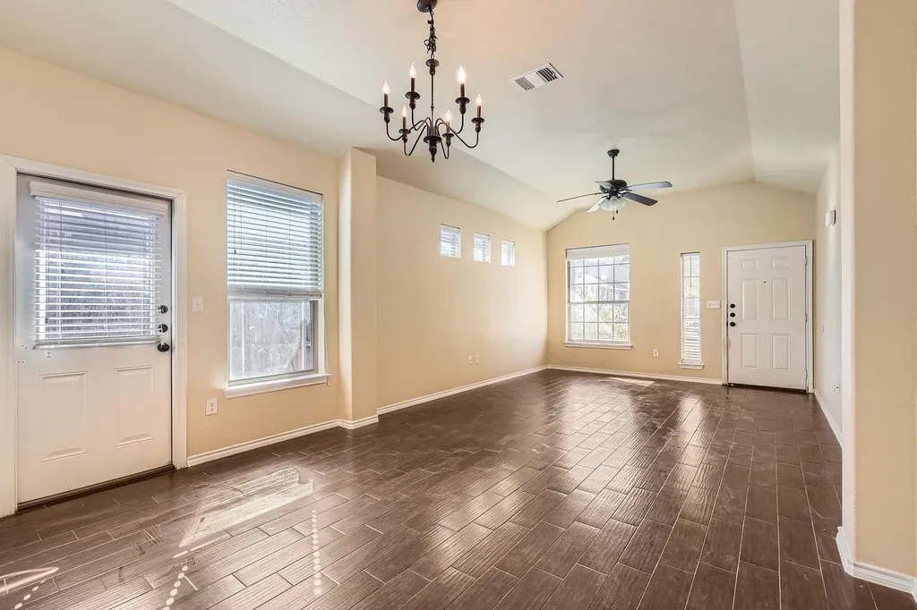 107 Creekside Villa Drive Kyle TX 78640