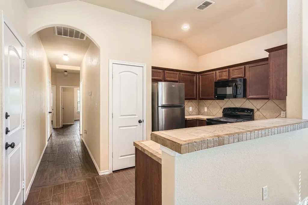107 Creekside Villa Drive Kyle TX 78640