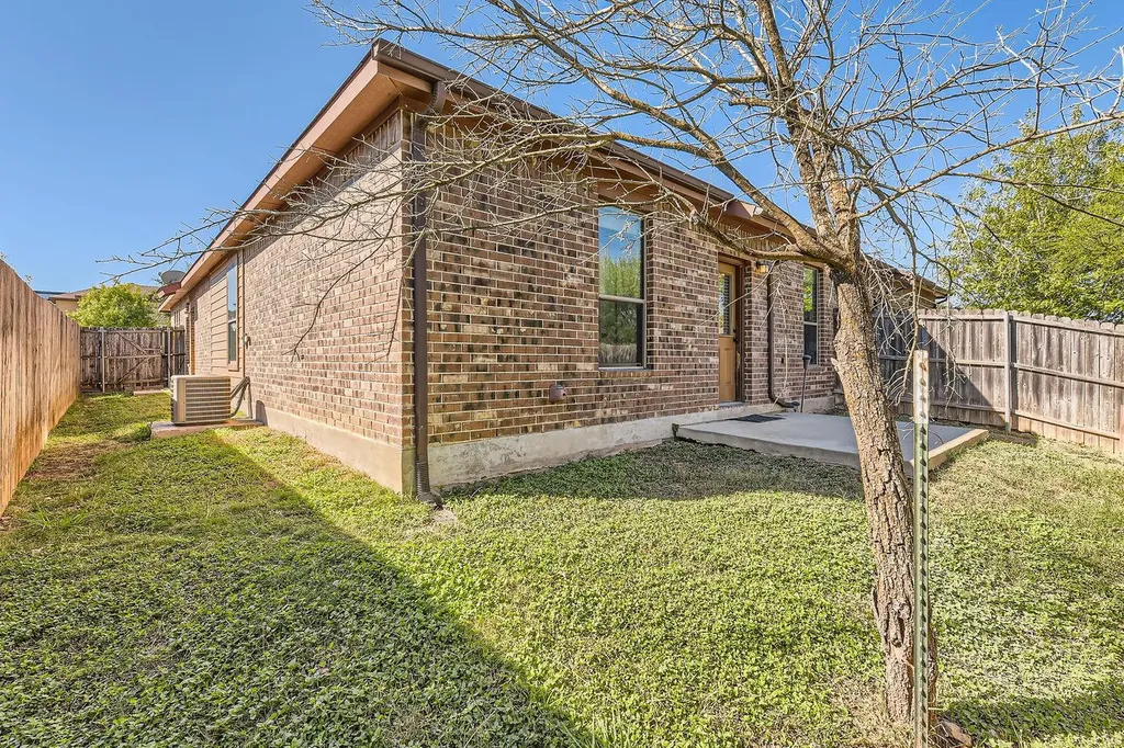 107 Creekside Villa Drive Kyle TX 78640