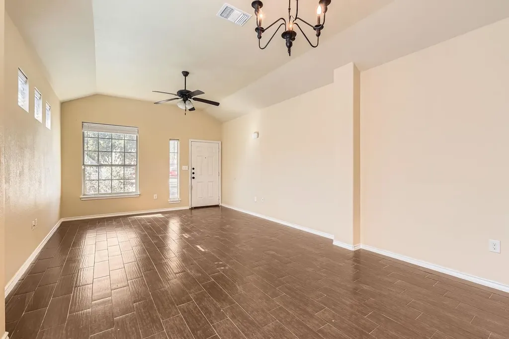 107 Creekside Villa Drive Kyle TX 78640